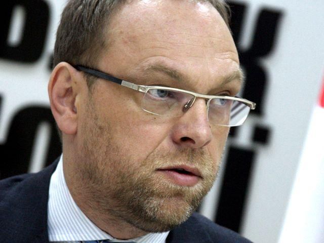 Власенко підозрює, що Януковича обдурили Власенко підозрює, що Януковича обдурили