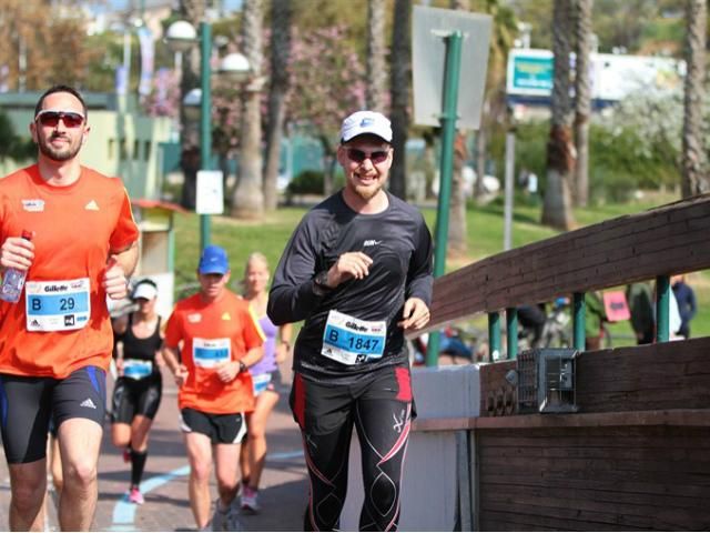 Во время забега по Тель-Авиву один человек умер и 12 потеряли сознание Во время забега по Тель-Авиву один человек умер и 12 потеряли сознание