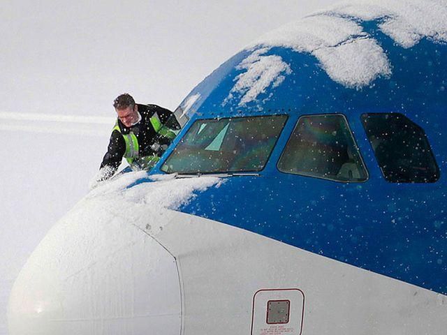 Львів скасував низку авіарейсів через негоду Львів скасував низку авіарейсів через негоду