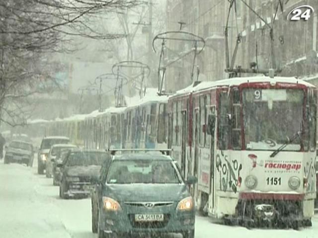6 областей України накрили аномальні снігопади та хуртовини 6 областей України накрили аномальні снігопади та хуртовини