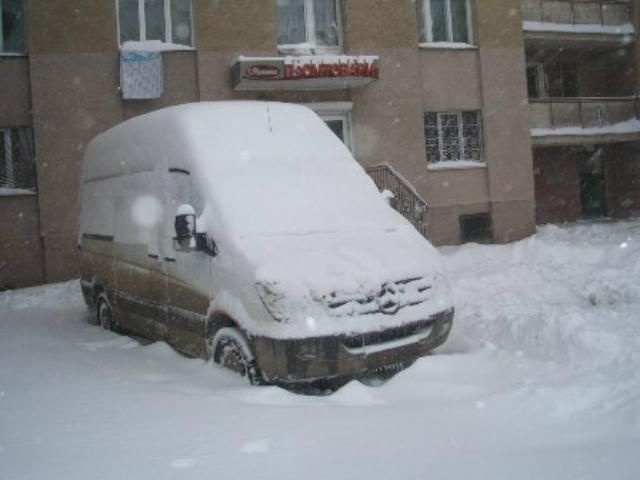 Через аномальний снігопад з Івано-Франківська не вивозять сміття 
