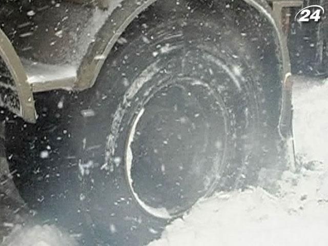 Зі снігового полону витягли близько 600 автомобілів Зі снігового полону витягли близько 600 автомобілів