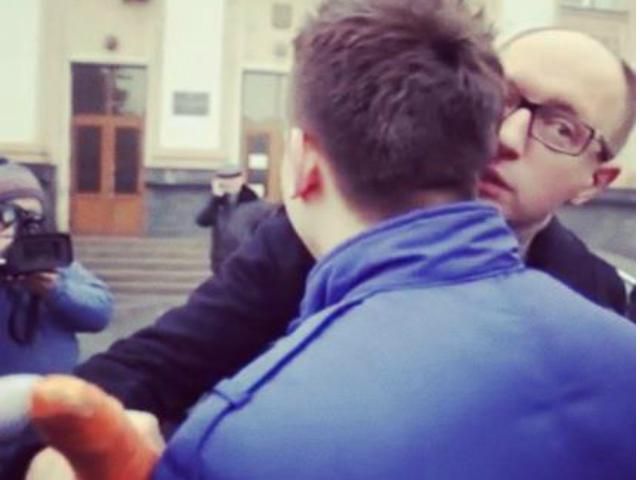 Ведущий программы "Дурнев+1" хочет судиться с Яценюком Ведущий программы "Дурнев+1" хочет судиться с Яценюком