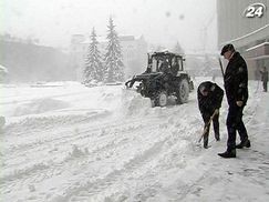 Снежные заносы заблокировали проезд к 300 населенным пунктам