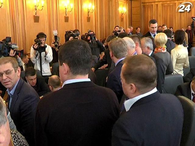 Лідери фракцій зберуться на погоджувальну раду Лідери фракцій зберуться на погоджувальну раду