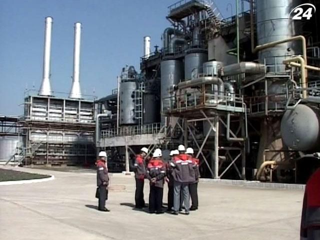 Янукович поручил правительству защитить украинские нефтеперерабатывающие заводы Янукович поручил правительству защитить украинские нефтеперерабатывающие заводы