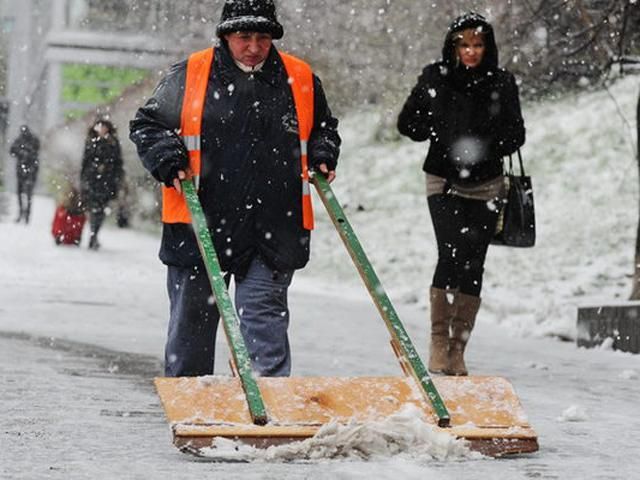 Запад продолжает ликвидировать последствия стихии Запад продолжает ликвидировать последствия стихии