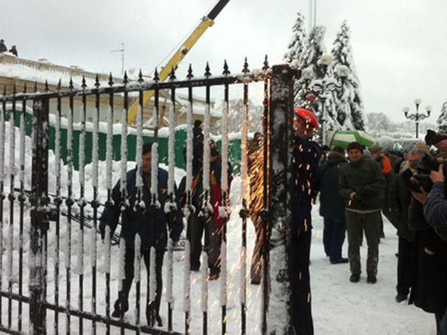 "Свободовцев" хотят посадить за сломанный забор возле Рады - Комментарии "Свободовцев" хотят посадить за сломанный забор возле Рады - Комментарии