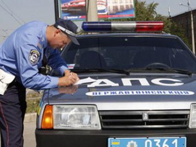 Янукович хоче збільшити штрафи для водіїв Янукович хоче збільшити штрафи для водіїв