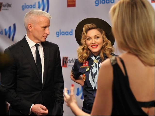 Мадонна переодягалась у бойскаута на GLAAD Media Awards (Фото) Мадонна переодягалась у бойскаута на GLAAD Media Awards (Фото)