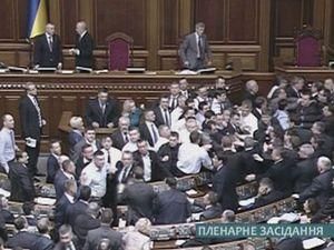 У Раді – бійка депутатів (Фото) У Раді – бійка депутатів (Фото)