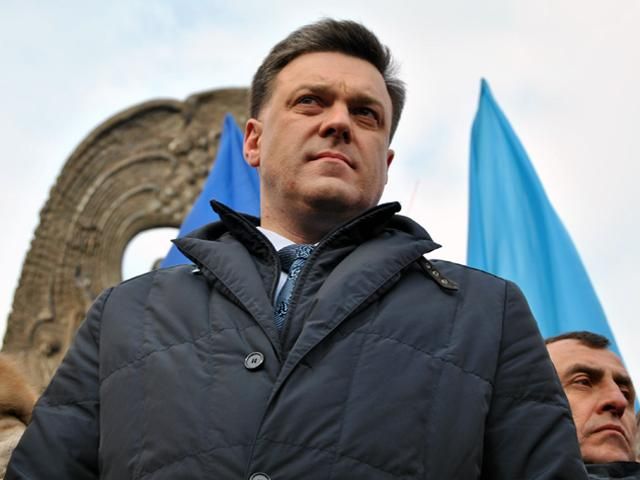 Тягнибок возмущен избиением свободовки в Раде Тягнибок возмущен избиением свободовки в Раде