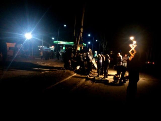 У страшній ДТП у Донецьку загинули двоє людей (Фото) У страшній ДТП у Донецьку загинули двоє людей (Фото)