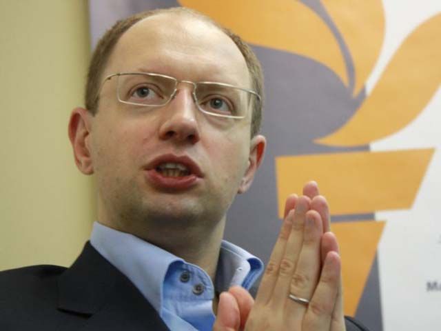 Яценюк: Регионалы пытаются затягивать с киевскими выборами