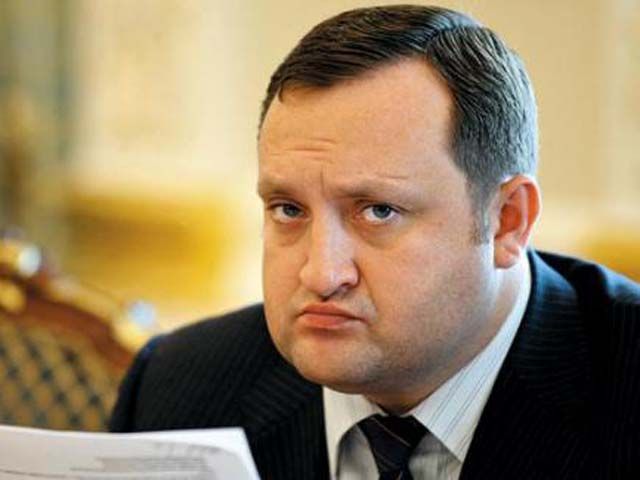 Арбузов хочет, чтобы министры отчитывались ему, где они находятся даже в выходные