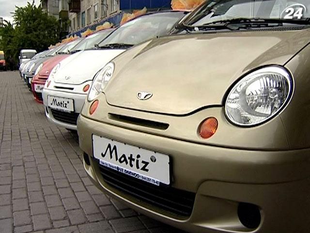 ЕС призывает Украину отменить введение спецпошлины на иномарки ЕС призывает Украину отменить введение спецпошлины на иномарки