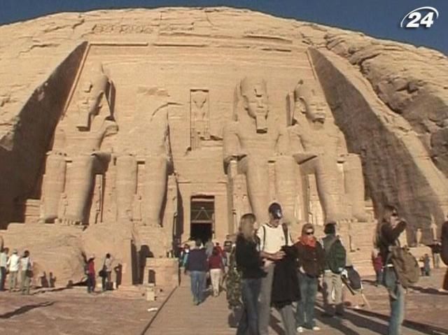 МЗС радить українцям поки не їздити до Єгипту МЗС радить українцям поки не їздити до Єгипту