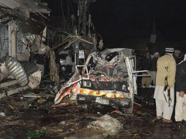 В Пакистане в лагере беженцев взорвали авто: погибли 15 человек
