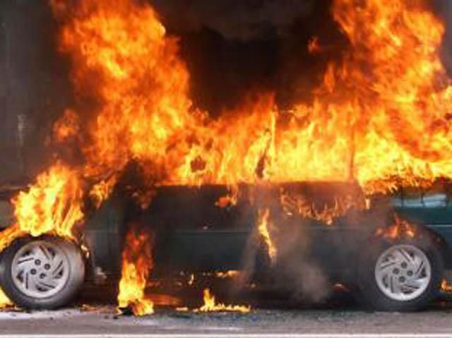 Під Львовом спалили авто місцевого чиновника Під Львовом спалили авто місцевого чиновника