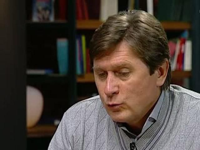 Політолог: КС може перенести вибори мера Києва на 2015 рік Політолог: КС може перенести вибори мера Києва на 2015 рік