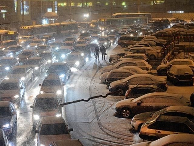 В Киеве пробки достигли максимальных 10 баллов В Киеве пробки достигли максимальных 10 баллов