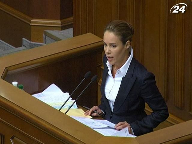 Королевська суржиком звітувала у ВР про гуманітарні вантажі Королевська суржиком звітувала у ВР про гуманітарні вантажі