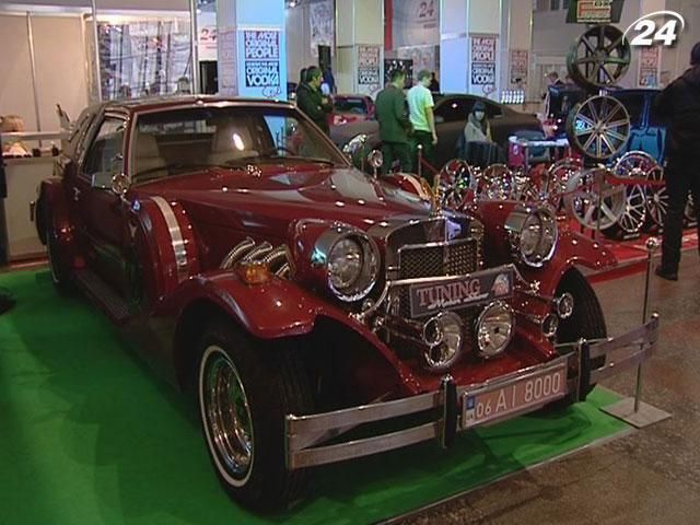 У Києві стартувала виставка тюнінгованих авто