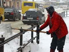 Львов борется со снегопадом (Фото)