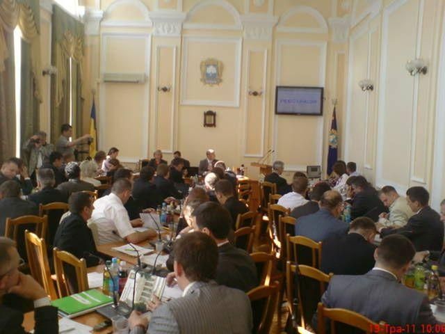 В Тернопольском горсовете Партию регионов покинула половина фракции В Тернопольском горсовете Партию регионов покинула половина фракции