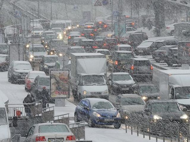В Киеве объявили чрезвычайную ситуацию (Видео) В Киеве объявили чрезвычайную ситуацию (Видео)