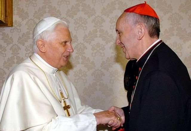 Папа Римський Франциск зустрівся з Бенедиктом XVI (Фото, Відео)