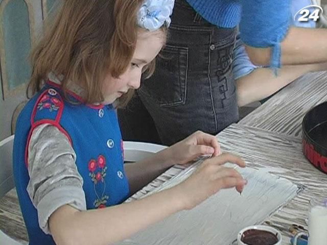 У Дніпропетровську діти створюють шоколадні картини У Дніпропетровську діти створюють шоколадні картини
