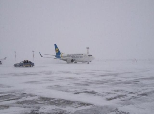 В "Борисполе" прекратили взлет и посадку самолетов В "Борисполе" прекратили взлет и посадку самолетов