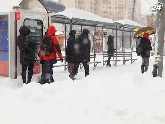 Роботу громадського транспорту у столиці відновлять до понеділка Роботу громадського транспорту у столиці відновлять до понеділка