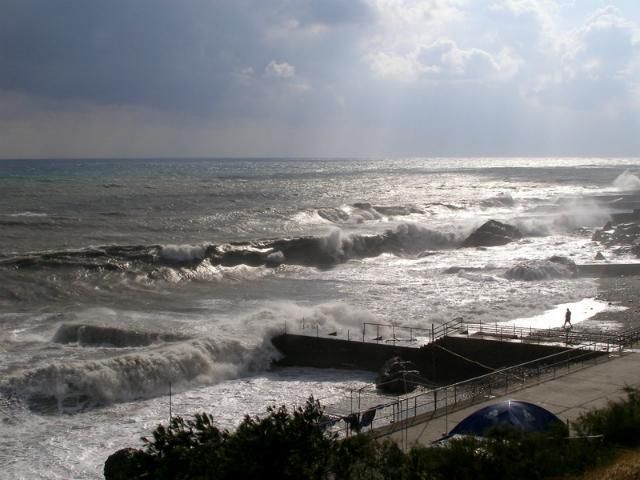 Керченский пролив закрыт для судов из-за шторма