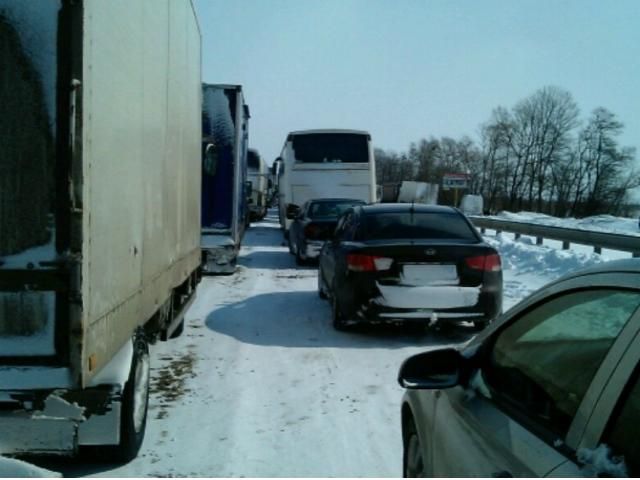 На дорогах Київщини водії гріються чаєм На дорогах Київщини водії гріються чаєм