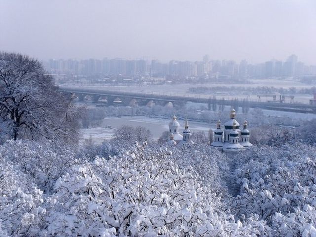 Киев накрыло снегопадом (Фото. Видео)