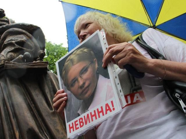 Азаров: То​​, что Тимошенко была при власти, не означает, что она невиновна