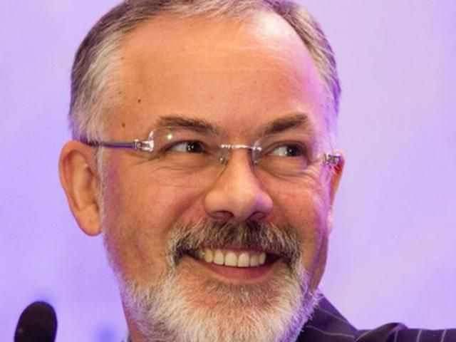 Табачник закупил учебники по 400 гривен за экземпляр Табачник закупил учебники по 400 гривен за экземпляр