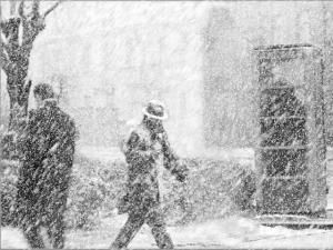 Заснеженная столица: как киевляне боролись со стихией (Видео) Заснеженная столица: как киевляне боролись со стихией (Видео)