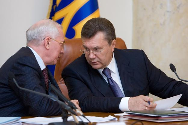 Азаров говорит, что Президент может помиловать Тимошенко и Луценко после их обращений Азаров говорит, что Президент может помиловать Тимошенко и Луценко после их обращений
