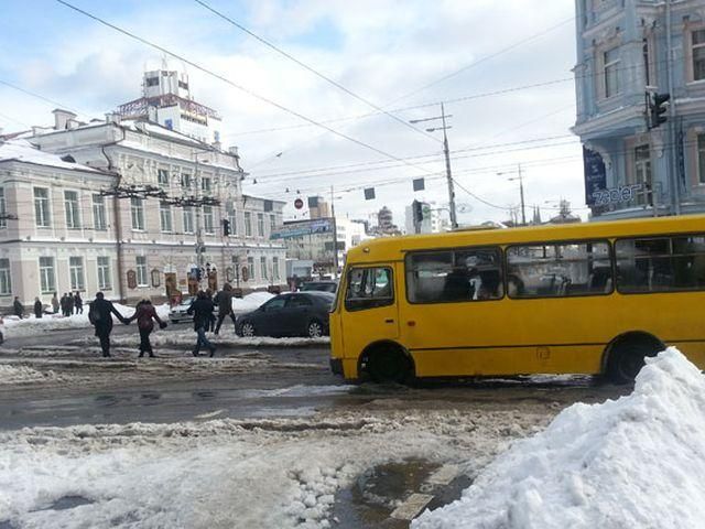 Танення снігу підтопило київські вулиці (Фото)