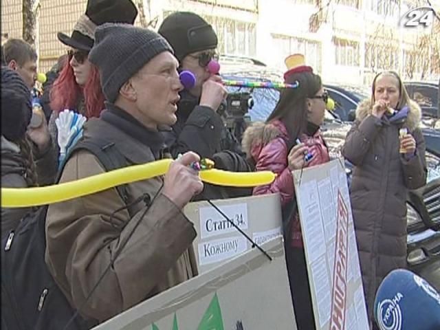 Крупним планом: Суди виносять безстрокові заборони на проведення мітингів Крупним планом: Суди виносять безстрокові заборони на проведення мітингів