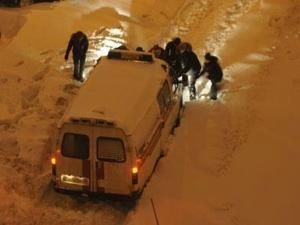 Активисты HelpKyiv: Люди умирают в "скорых" из-за нерасчищенной улицы