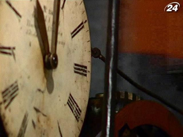 У ці вихідні Україна перейде на "літній час" У ці вихідні Україна перейде на "літній час"