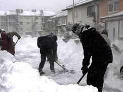 В КГГА объяснили, почему снег из под Банковой и дорогу в Конча-Заспу убрали в первую очередь