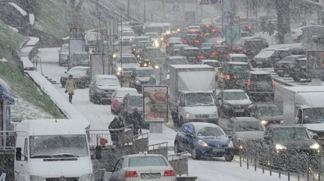 ГАИ просит водителей грузовиков не въезжать в Киев ГАИ просит водителей грузовиков не въезжать в Киев