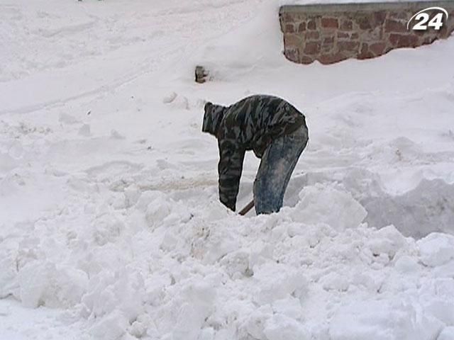 Укравтодору потрібно 300 млн грн, аби вивезти 4 млн тонн снігу Укравтодору потрібно 300 млн грн, аби вивезти 4 млн тонн снігу