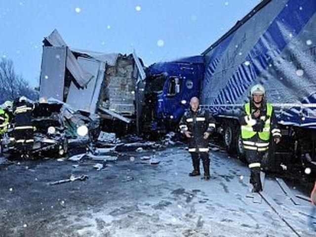 Австрия: в аварию попали сразу 100 автомобилей Австрия: в аварию попали сразу 100 автомобилей