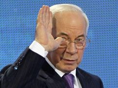 Азаров позитивно воспринял увольнение в КГГА из-за снега